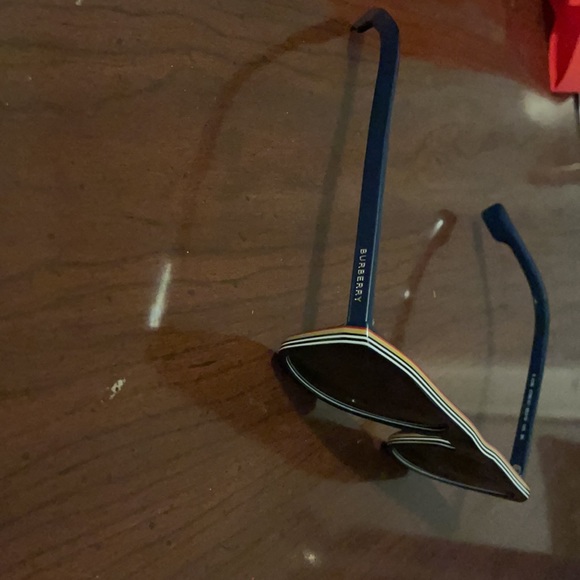 Burberry Sunglasses - Picture 4 of 6